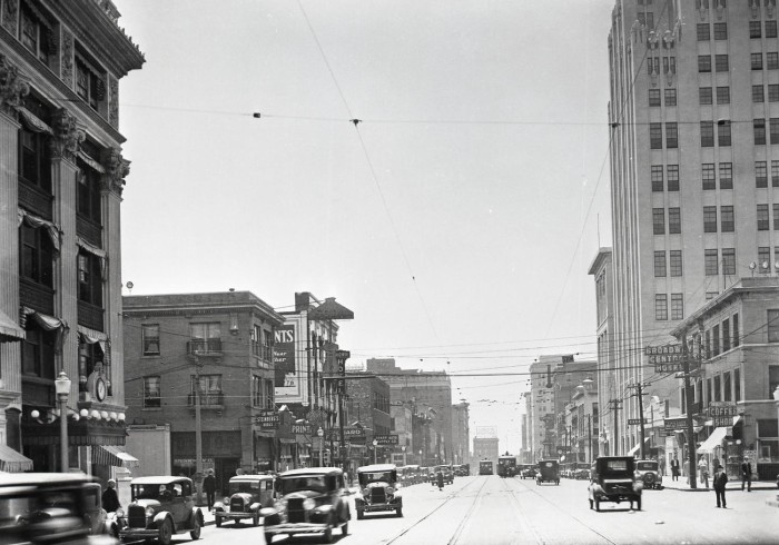 Broadway Ave looking south